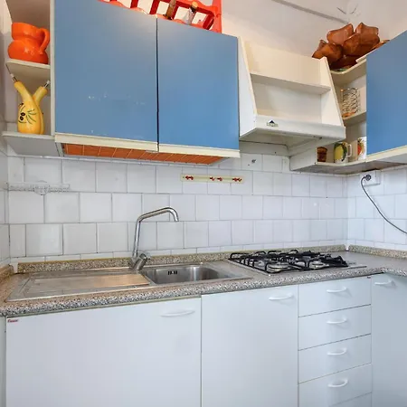1 Bedroom Awesome In *